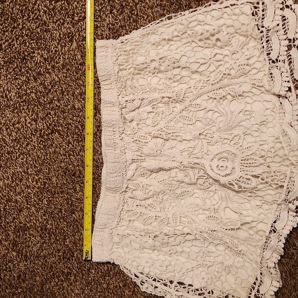 Cream Crochet Lace Detail Loose Fit Shorts - Picture 5 of 5